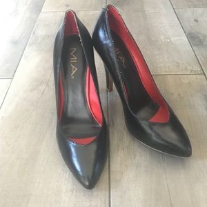 Mia black leather 4 1/4” pumps
